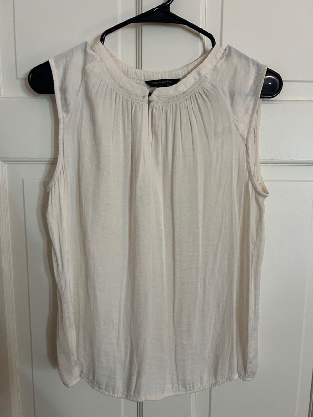 Banana Republic Ivory Sleeveless Pleated Round-Neck Camisole